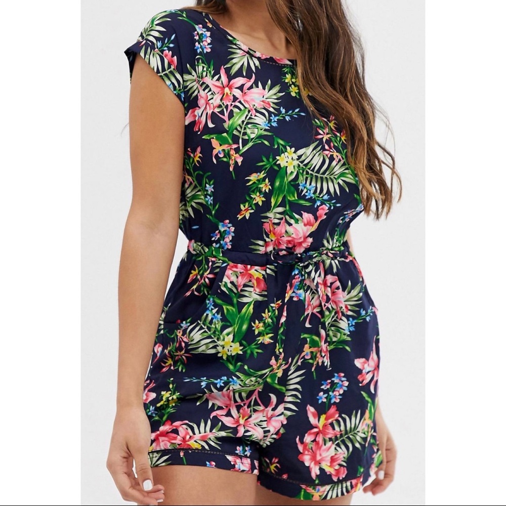 Brave Soul 🌺 petite Lenore romper in tropical print